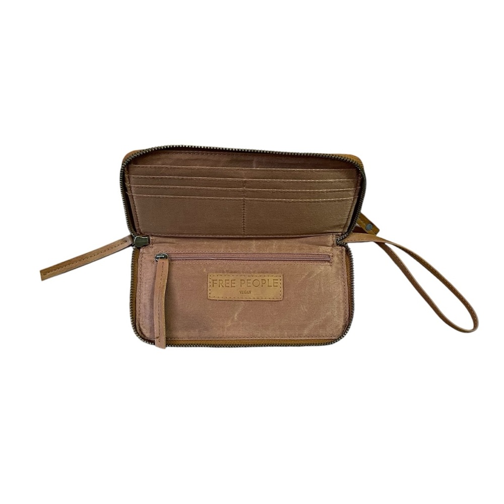 Free People Wristlet Wallet Clutch Camel Brown Vegan Leather Zip Closure NWOT - Picture 3 of 7
